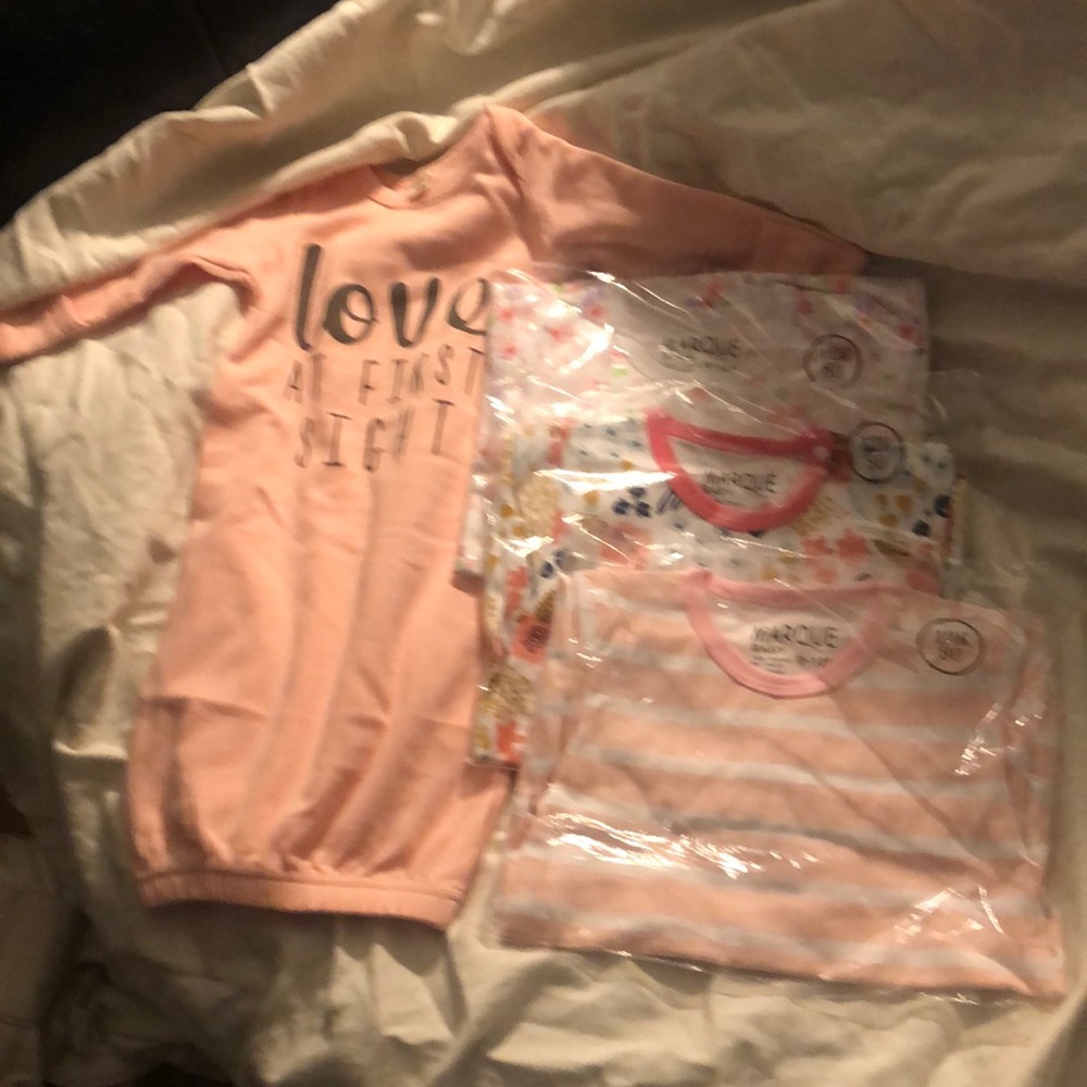 Adorable 😍 Baby Girls onesie’s. With headband.
